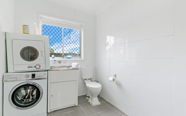 Fairfield 3 Bedroom House with PARKING