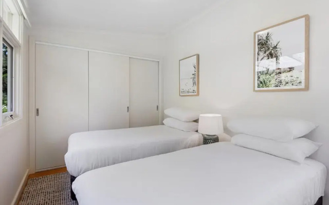 Spacious Coastal 4-bed Steps From the Sand