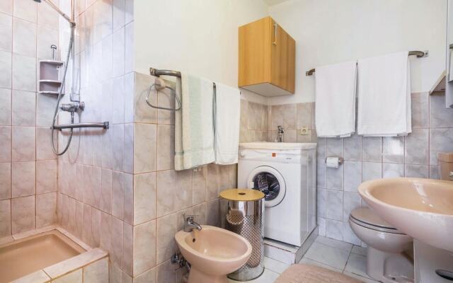 Stunning Home in Opric With Wifi and 1 Bedrooms