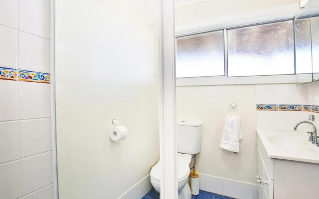 Shores - Pet-Friendly - 1 Min Walk to Beach