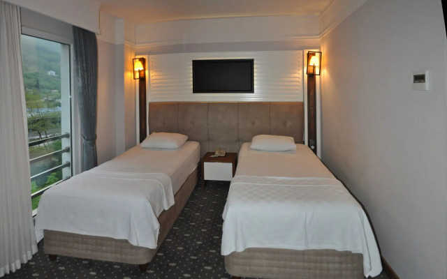 Jolnar Garden Hotel
