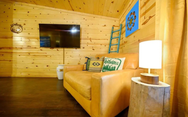 Outlaw Rose Cabin for 8!