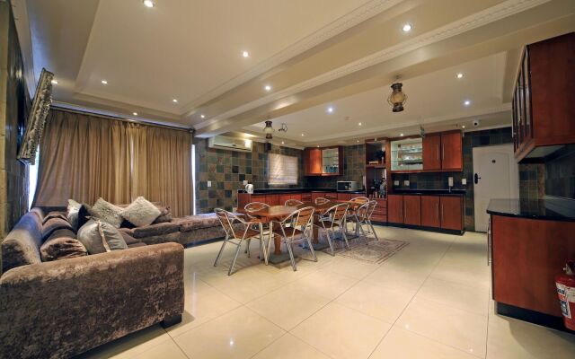 Savoy Lodge Cape Town