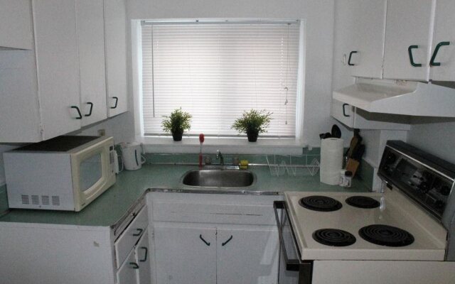 Adib Apartments - 625 Borthwick Ave, Unit 9