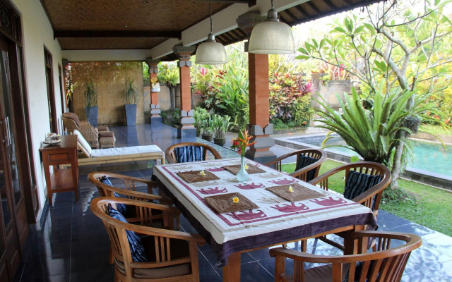 Nyoman Sandi Guest House