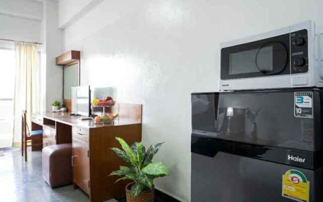 Studio room near MRT by PD Mansion