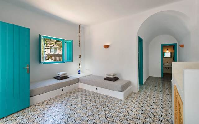 Nissia Beach Apartments and Suites