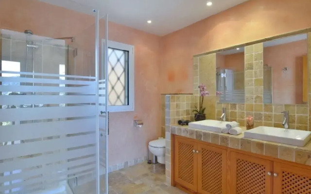 Villa with incredible sea views and pool