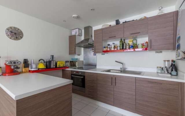 Stunning 2BR Home In Tottenham Hale W/balcony