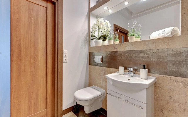 Lion Apartments - Bright Side