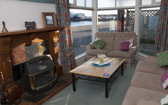 Moana Lodge - Hostel