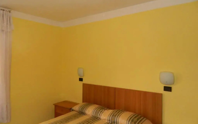 Roxena House