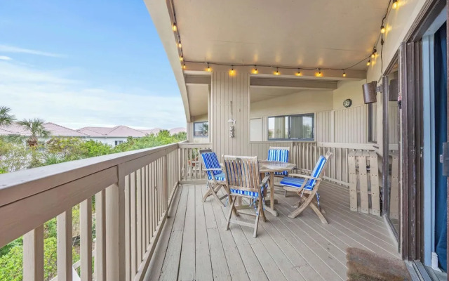 Treetop Beach Condo Sleeps 7!
