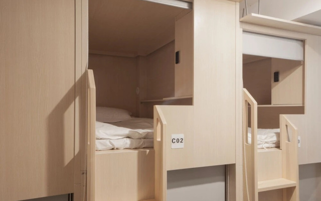 WEFLOW Hostel