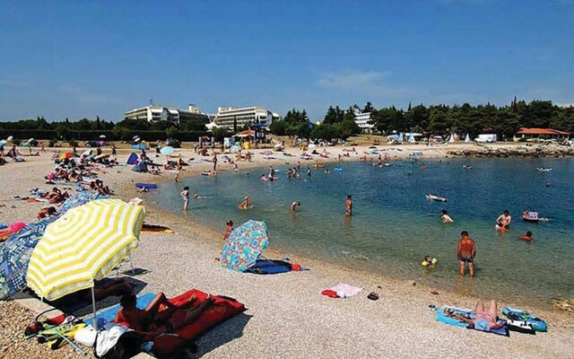 Awesome Apartment in Novigrad With 2 Bedrooms, Internet and Outdoor Swimming Pool