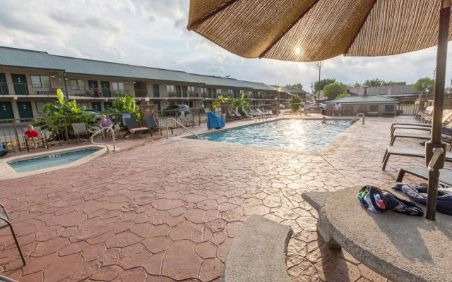 Mountain Breeze Motel