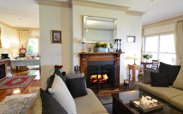 Rosevillehouse Bed & Breakfast