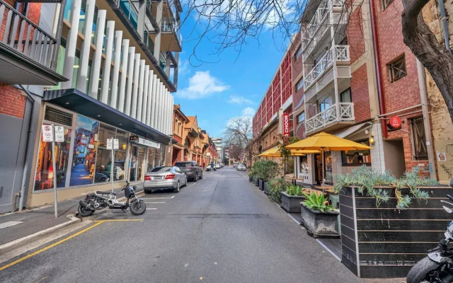 Central 1-bed Adelaide Apartment With Balcony