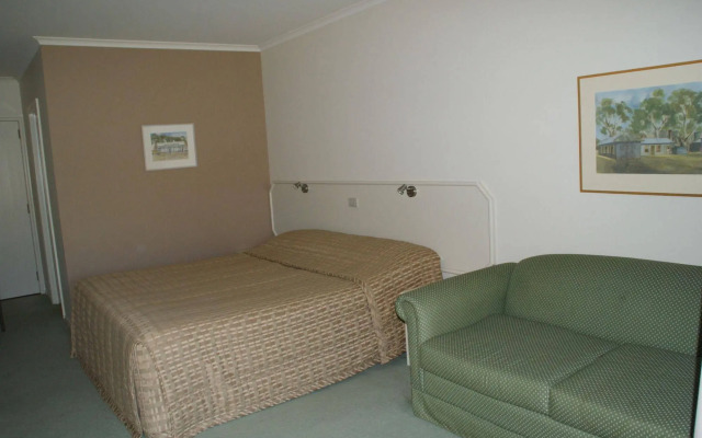 Deniliquin Country Club Motor Inn