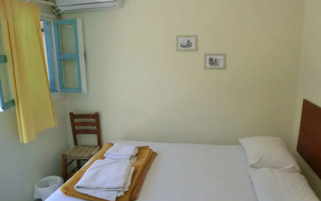 Santorini Camping/Rooms