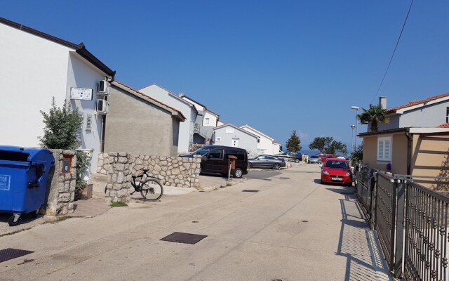 Apartment Mato With 1 Bedroom
