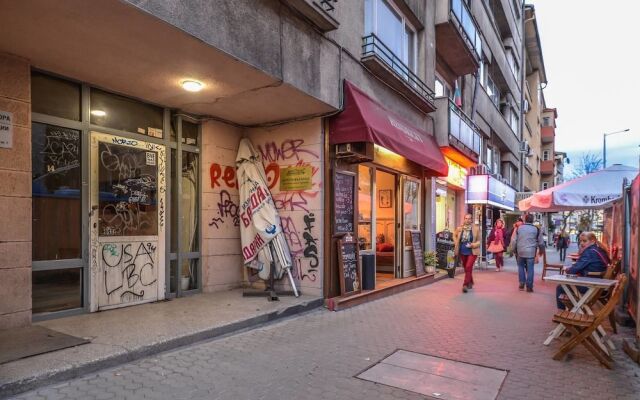 Cosy Top Floor Studio on Patriarh Evtimiy Blvd