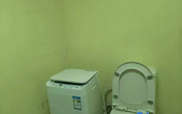 Riverside Yunqi Homestay (Chaoyang Square Subway Station Sanjie Liangxiang)