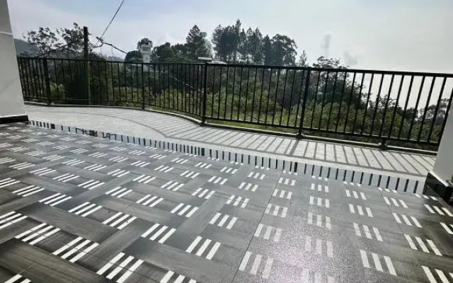 Vantage Hotel