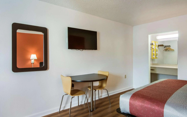 Motel 6 Warner Robins, GA