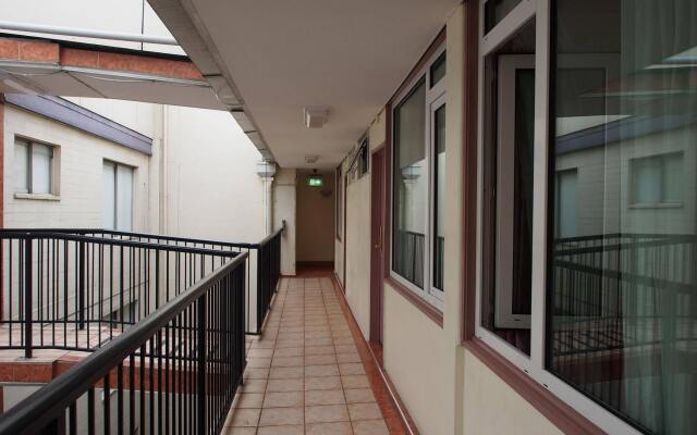 Edgecliff Lodge Motel