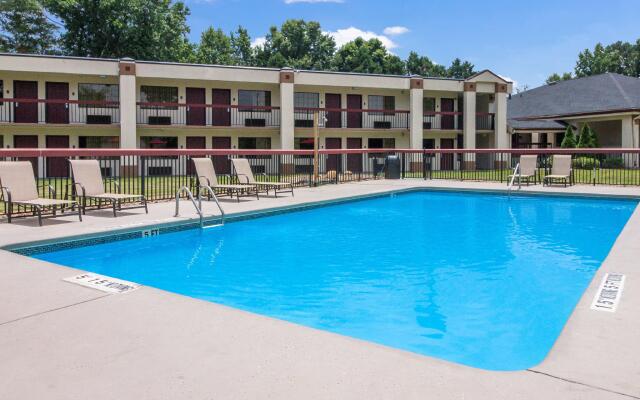 Red Roof Inn & Suites Commerce - Athens