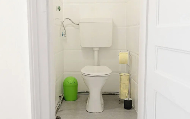Easy Center Access 2BR Apt Near AKH