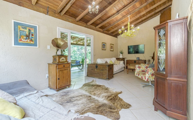 Casa em Condom nio com Piscina e rea Gourmet