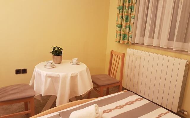 Apartments and Rooms Slavica
