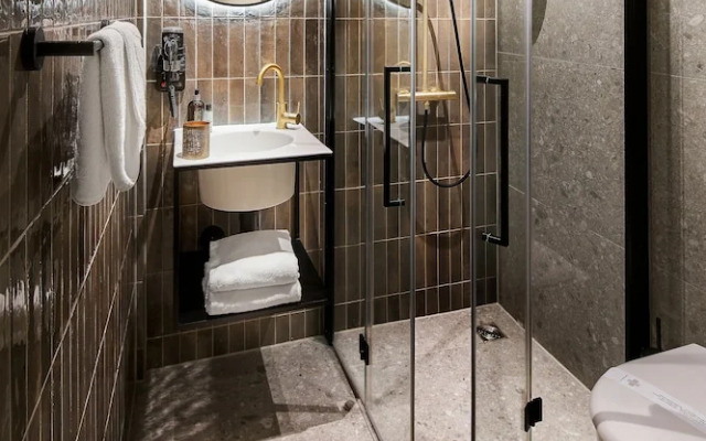 Boutique Hotel First City
