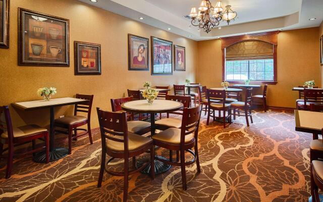 Best Western Plus Crown Colony Inn & Suites