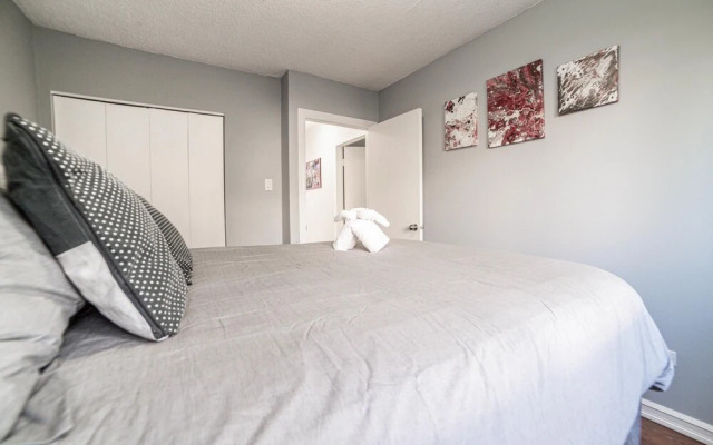 Beautiful 2bdr Suite w Parking Patio Coffee Wifi