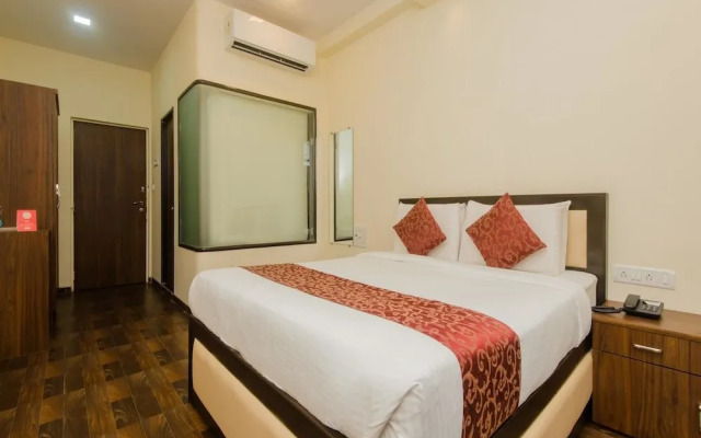 OYO 9849 Hotel Divine Residency
