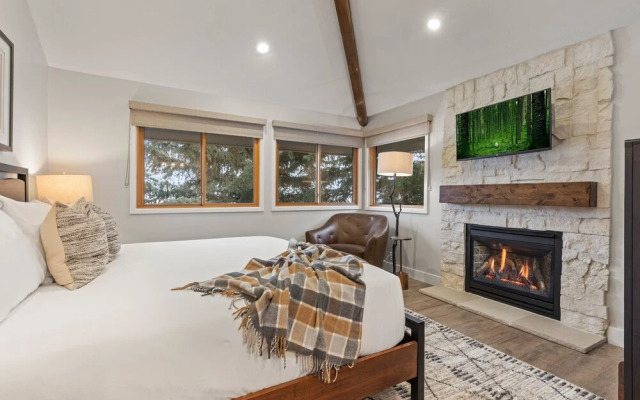 Snow Flower 078 3 Bedroom Condo by RedAwning