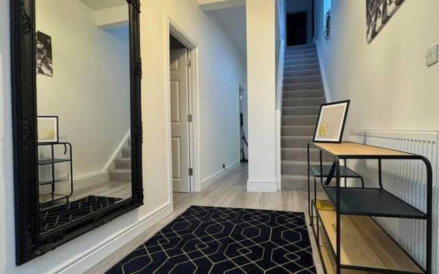 Modern 5-bed House in London Close Excel - Big Ben