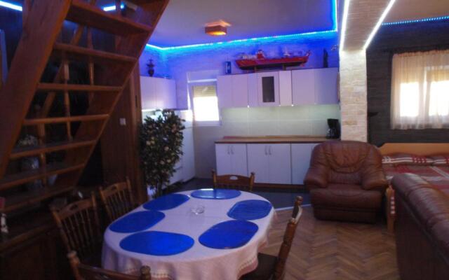 Apartments and bungalows Dalibor