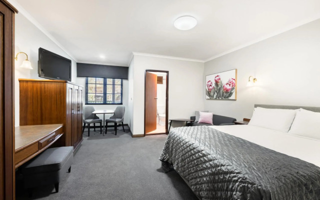 Adelaide Inn