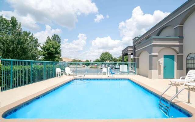 Super 8 by Wyndham Murfreesboro