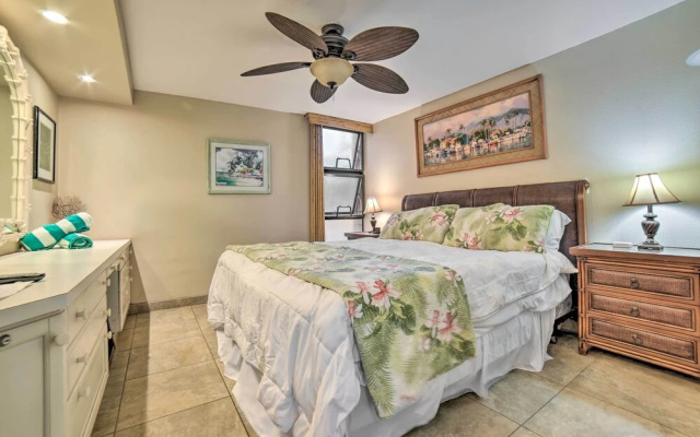 Beachfront Condo: Sunset Views & Pool Access!