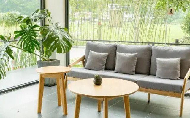 1Q84 Tree HostelYangshuo 1Q84 Yijia Homestay (Songcheng Qiangu Scenery District Branch)