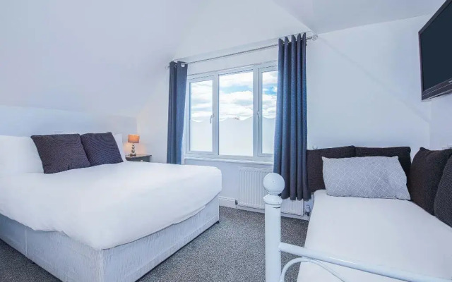 OYO Pier Hotel