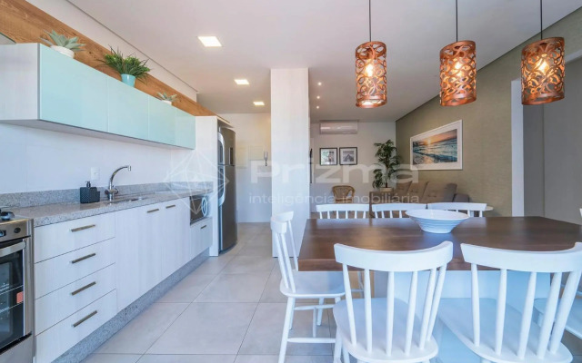 Elegante Apartamento de 3 quartos na Praia de Bombinhas.