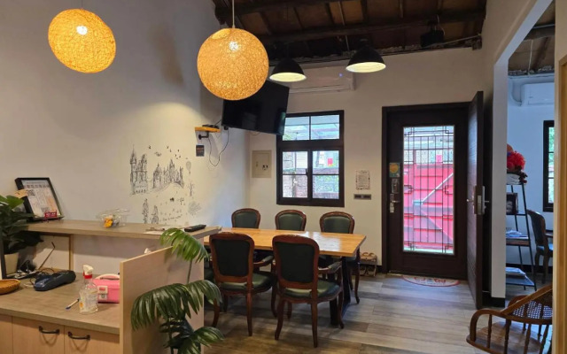 OLD WOW Shared Homestay