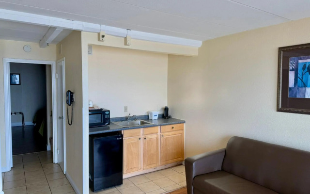 Travelodge by Wyndham Suites Virginia Beach Oceanfront