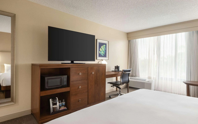 Doubletree by Hilton Fort Myers at Bell Tower Shops